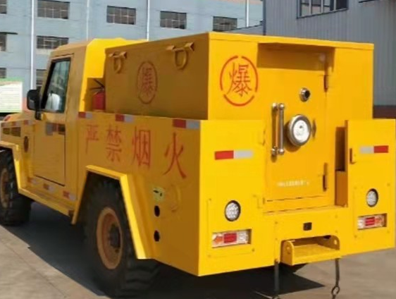 新和凯龙爆破器材运输车：保障爆破任务的安全运行
