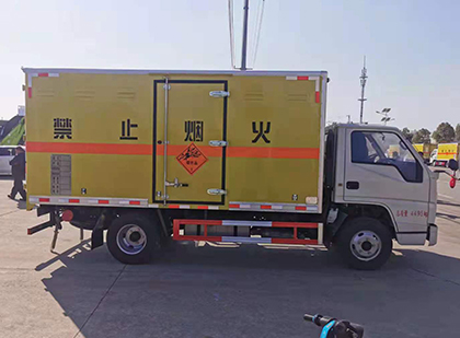 新和爆破器材运输车工人安全操作规范与智能技术保障
